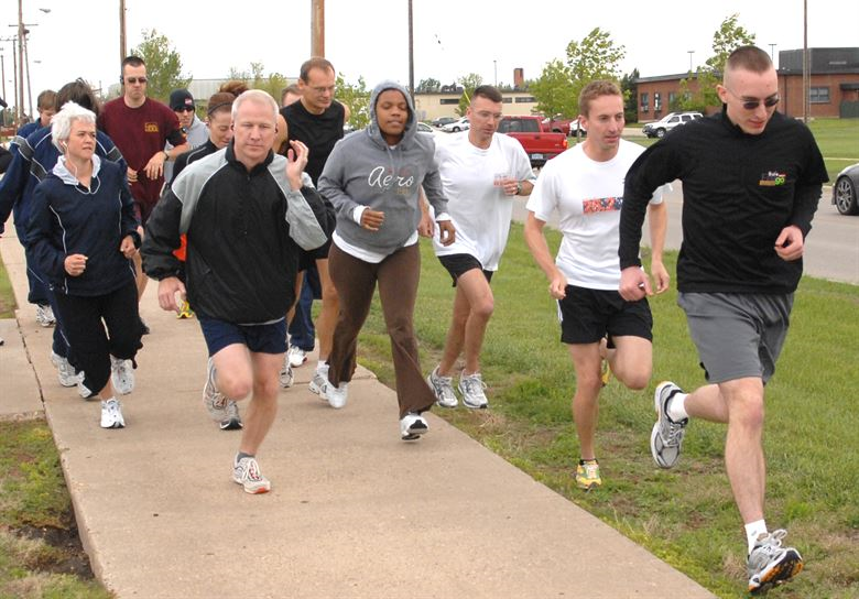 Group of people jodgging